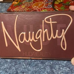 Huda Beauty Naughty Nude Palette